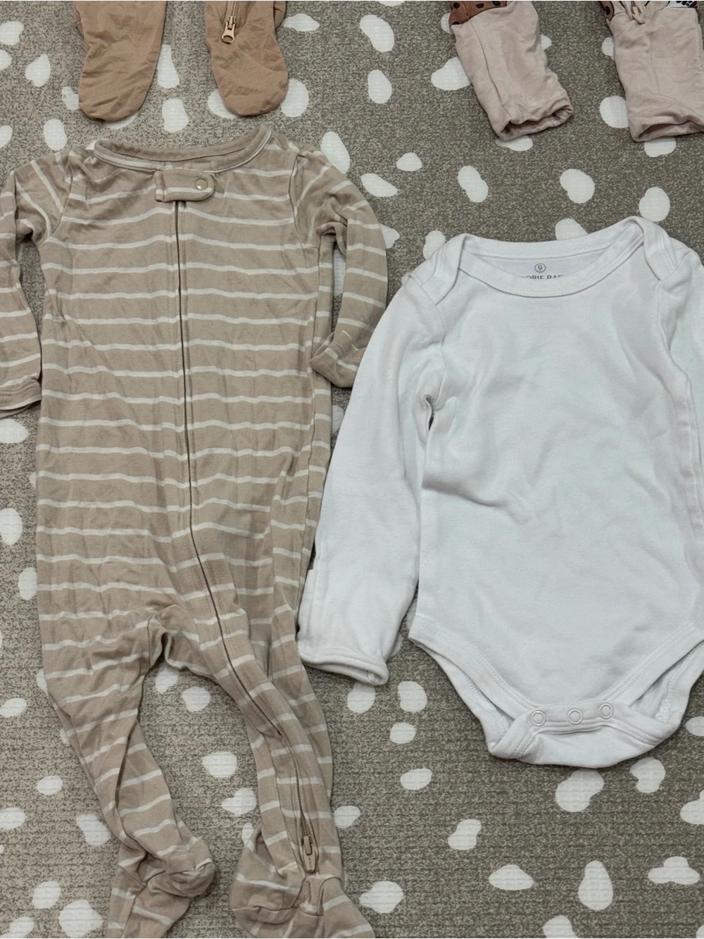 Lot of 6 neutral footies bamboo unisex baby beige milk cookies zippy onesie tan